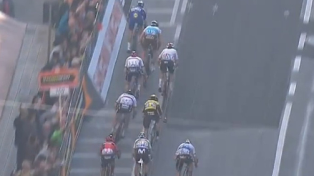 La volata vincente di Julian Alaphilippe alla Milano-Sanremo