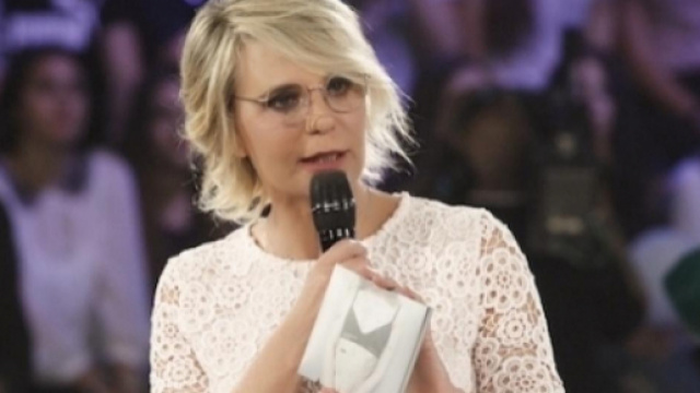 Maria De Filippi spaventa il pubblico: 'Non so se Amici ci sar&agrave; l'anno prossimo'.