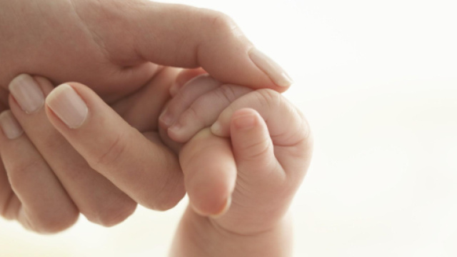 Circoncisione fatta in casa clandestinamente: muore un neonato di 5 mesi