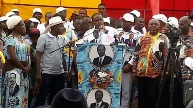 Le Maire de Yaou,d&eacute; 6 Yoki Onana lors des 34 ans du parti (c) Odile Pahai