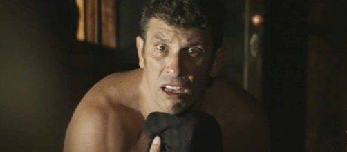 Joubert Machado &eacute; exposto em 'pra&ccedil;a p&uacute;blica'. (Reprodu&ccedil;&atilde;o/Rede Globo)