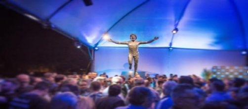 Renato Ga&uacute;cho recebe est&aacute;tua em sua homenagem. (Foto: Instagram/ @gremio)