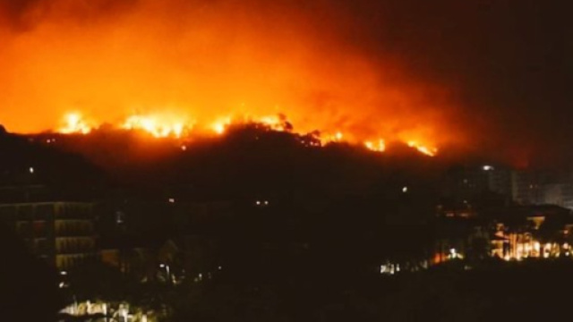 Liguria in fiamme, incendio a Cogoleto: chiusa la A10, decine le famiglie evacuate