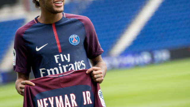 Neymar a pranzo a Milano nel ristorante di Zanetti.