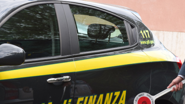 Taranto, assunzioni con il trucco per ottenere fondi comunitari: una denuncia e sequestro di beni per 2,5 milioni di euro