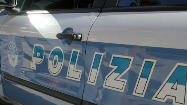 Trieste, atti di autoerotismo su un bus di linea vicino ad una bambina: arrestato 56enne