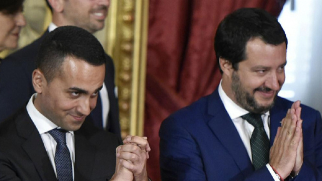 Matteo Salvini e Luigi Di Maio come Battisti e Mogol