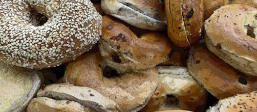 Bagels are to be cut in one way [Image via Publicdomainpictures.net]