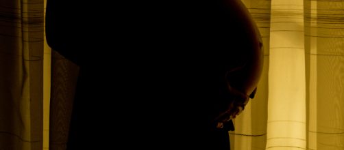 Jovem escondeu a gravidez da fam&iacute;lia. (Arquivo Blasting News)