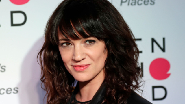 Asia Argento scoppia in lacrime