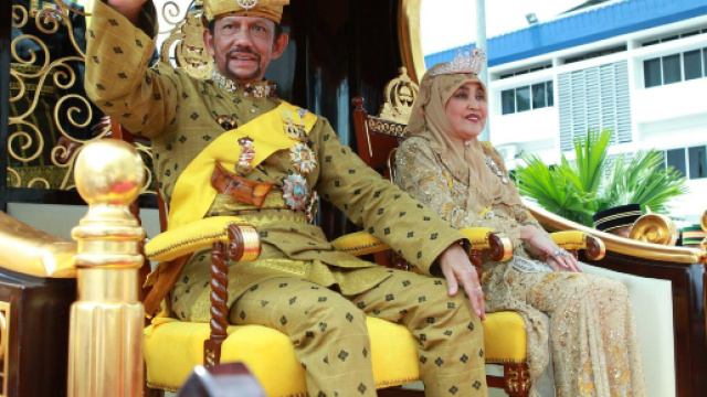 Brunei: il sultano approva lapidazione per gay e l'amputazione per i ladri