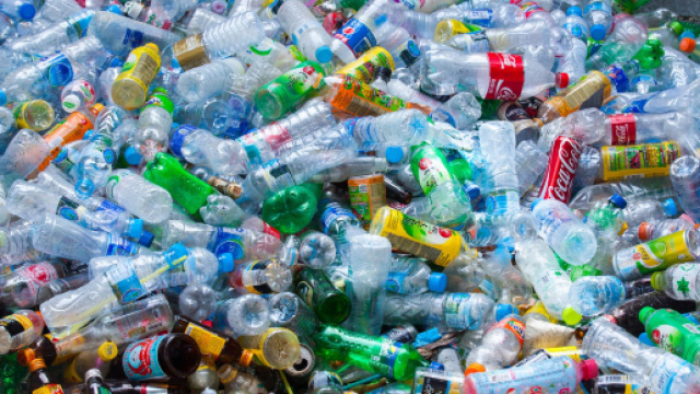 L'Unione Europea abolir&agrave; la plastica monouso nel 2021, approvata la direttiva