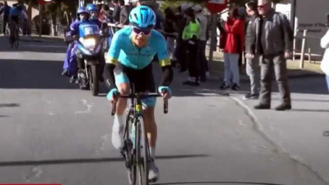 Miguel Angel Lopez all'attacco nella tappa di La Molina