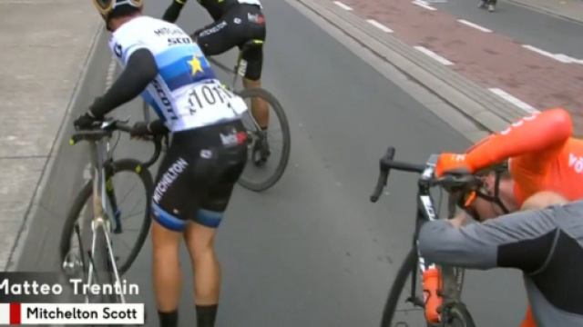 Il campione europeo Matteo Trentin fermato da una caduta