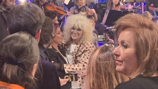 Ora o mai pi&ugrave;, l'abbraccio tra Donatella Rettore e Donatella Milani nel corso dell'ultima puntata