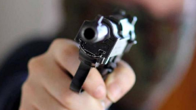 Brindisi, rapina al compro oro di via Appia: banditi via con 1.000 euro e 5.000 euro di gioielli.