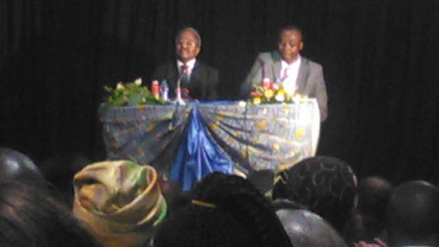 Le professeur Ebenezer Njoh Mouelle et le professeur Kenmogne au CCC le 28 mars 2019 &copy; Odile Pahai