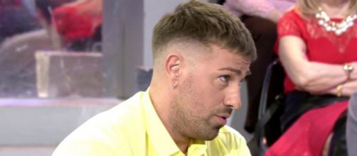 Lluvia de memes por el look de Rafa Mora al m&aacute;s puro estilo Jim Carrey. / Mitele.es