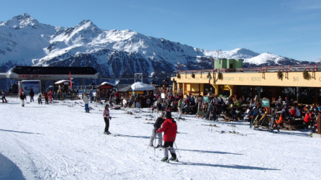 Bormio, scontro in pista: muore un sciatore 49enne di Milano