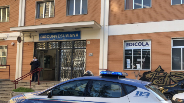 Napoli, violenza alla Circumvesuviana, parla la vittima: 'Ho paura di una vendetta'.
