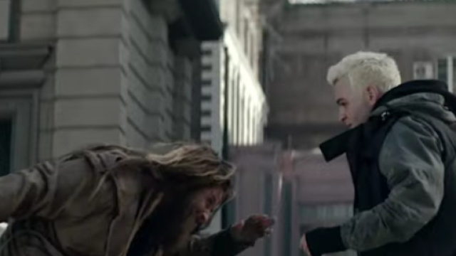 Alessandro Borghi e Salmo nel video di 'Luned&igrave;'.