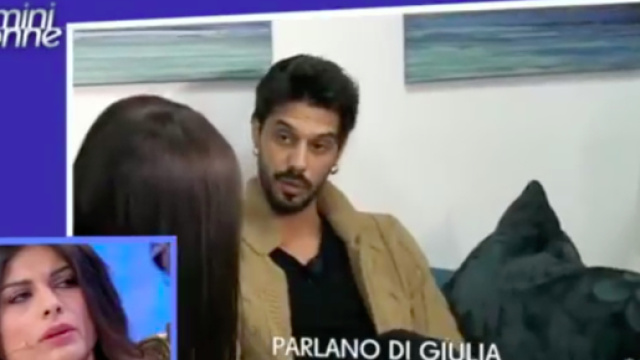 Uomini e Donne: Angela da del 'montato' a Davide, lui abbandona il trono