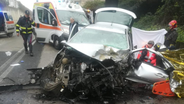 Calabria, grave incidente stradale: feriti due ragazzi