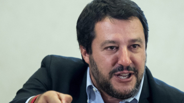Incidente Recanati, l'ira del ministro Salvini: 'Il colpevole &egrave; uno str....'