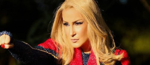 Cl&aacute;udia Leitte se veste de Capit&atilde; Marvel (Foto: Instagram)