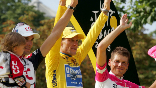 Armstrong-Ullrich-Basso podio Tour