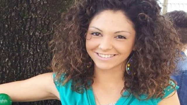 Cade dalle scale di casa, Federica muore a 24 anni: era indebolita dall'influenza - Fanpage.it