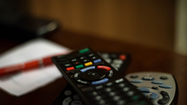 Guida tv di stasera 5 marzo: 7 programmi su Rai, Mediaset e La7 da vedere