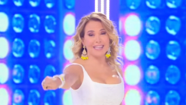 Rissa sfiorata a Pomeriggio 5 tra Marchesa e Mons&egrave;