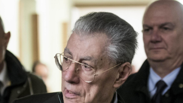 Umberto Bossi &egrave; stato dimesso dall'ospedale