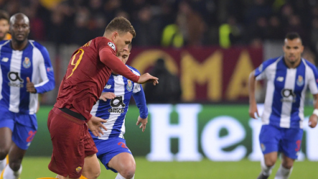 Edin Dzeko in azione nel match d'andata - fonte: laroma24.it