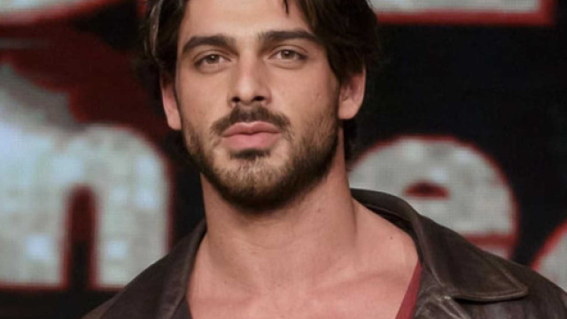 Michele Morrone bacia Elena D'Amario di Amici e precisa: 'Non sono pi&ugrave; sposato'