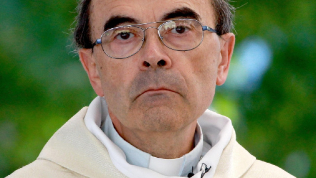 Francia, condannato a sei mesi di reclusione il cardinale Barbarin: i legali annunciano ricorso