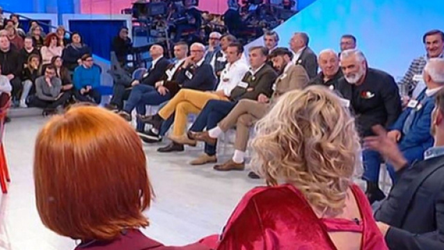 U&D, spoiler trono over: scontro tra cavalieri, entra il buttafuori per placare la lite