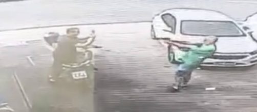 Discuss&atilde;o aconteceu em um posto de gasolina (Foto: Reprodu&ccedil;&atilde;o).