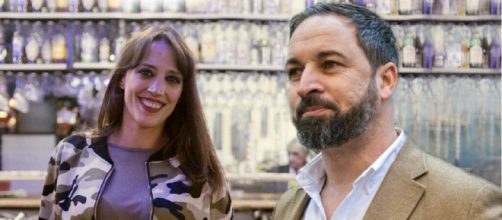 Montaje de Bea 'La Legionaria' y Santiago Abascal. / JALEOS