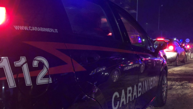 Crotone, spari in pieno centro, un morto: arrestati nonno e nipote