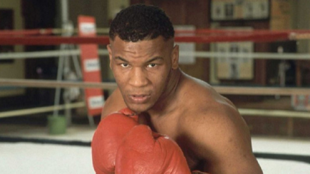 Mike Tyson in una foto degli anni '80, all'inizio della sua carriera