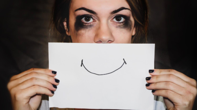 Violenza sulle donne, i dati rivelano che inizia dall'adolescenza