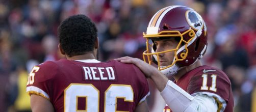 QB Alex Smith with TE Jordan Reed. [Photo Credit: Keith Allison, Flickr]
