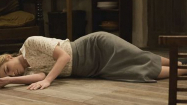 Antolina tenta di uccidersi dopo che Isaac le dice di non voler sposarsi con lei.