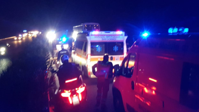 Lecce, agguato a bus dei tifosi del Pescara sulla superstrada: tre feriti