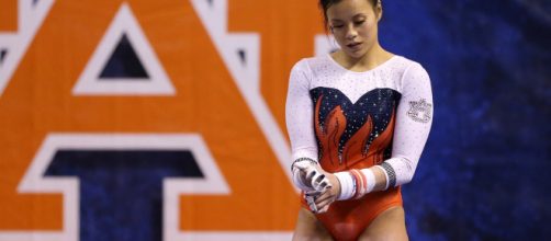 Una gimnasta se rompe las dos piernas en plena competici&oacute;n y se retira de la competici&oacute;n