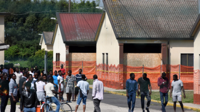 Calolziocorte, zone rosse per i migranti: non potranno stare vicino a scuole e biblioteche (foto repertorio)