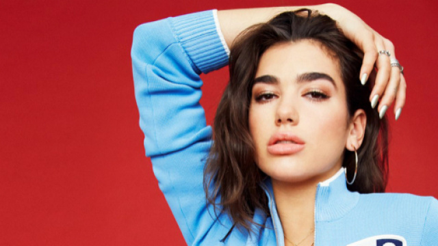 La cantante britannica di origini kosovare Dua Lipa, 23 anni