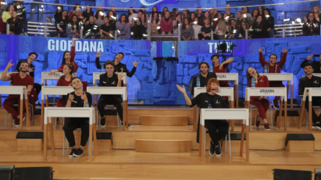 Amici serale, duro scontro tra Giordana Angi e Tish: 'Quando canti, parli'.